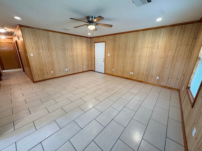 Photo - 633 N Simmons St