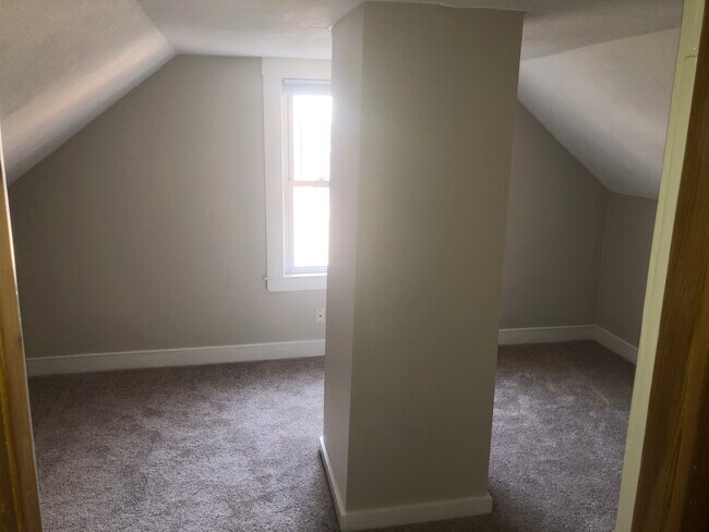 Finished bonus 3rd floor space - 11 Adams Street Townhome