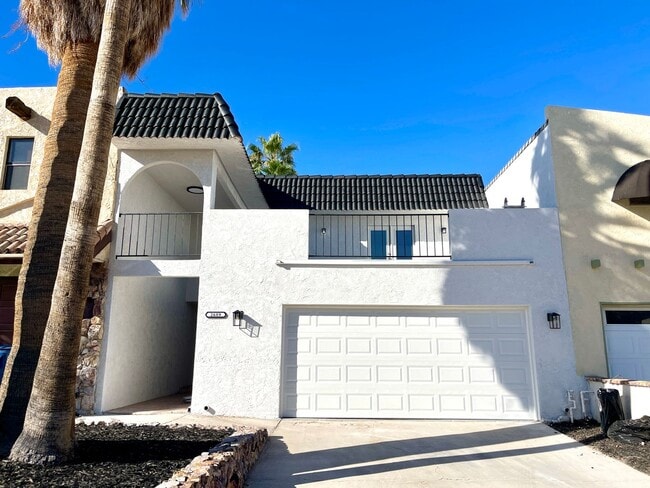 Building Photo - Gorgeous 2-Story Home with Golf Course Vie...