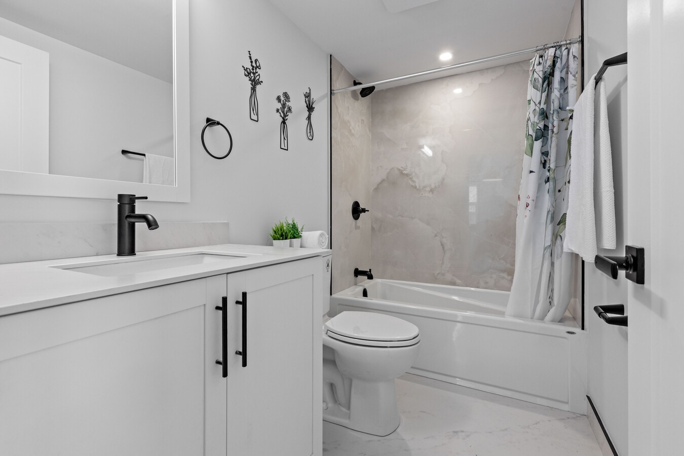 Photo - 2405-2409 Carlsen Av