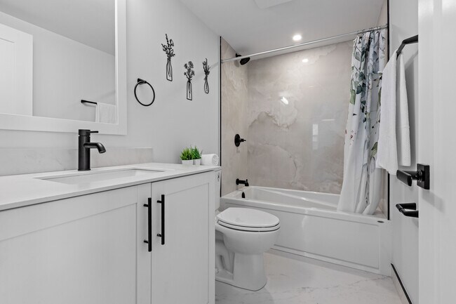 Photo - 2405-2409 Carlsen Av