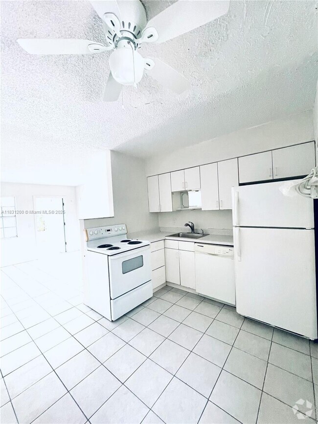 Building Photo - 400 SE 31st St Unit 2 Rental