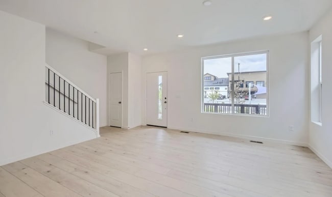 Photo - 5552 Second Ave