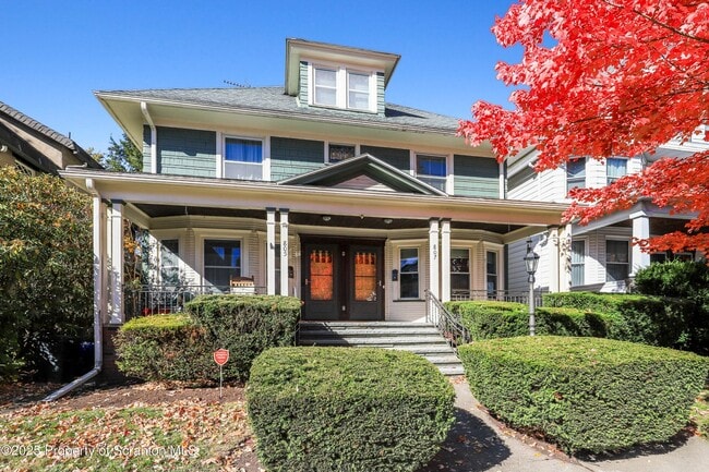 Building Photo - 807 N Irving Ave