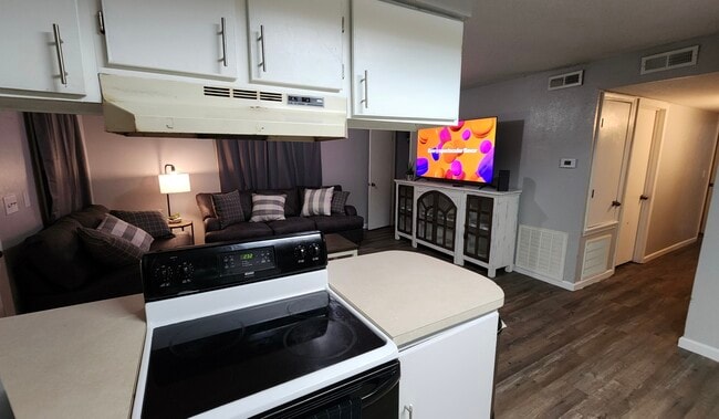 Photo - 906 W Lucas St