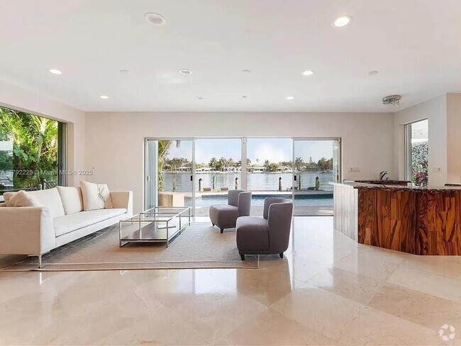 Building Photo - 565 N Shore Dr Rental