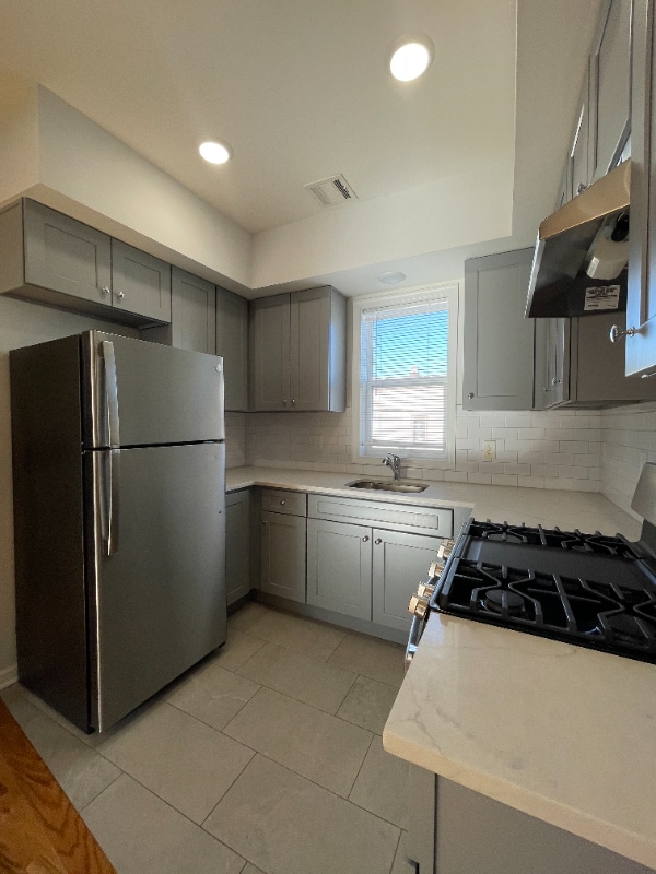 Photo - 558-562-562 Court St Unit 2 Right