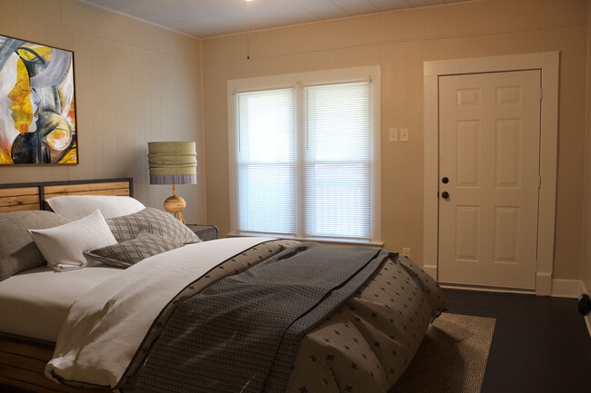 Photo - 572 Lilly Ave