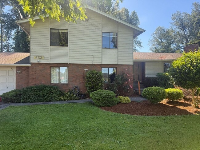 Photo - Large Mount Vernon Home on Acreage