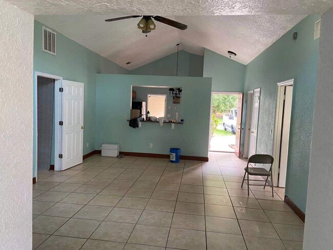 Photo - 135 Coralwood Cir