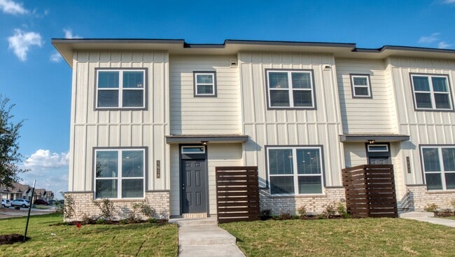 Building Photo - Where Style Meets Comfort: Elevate Your Li... Rental