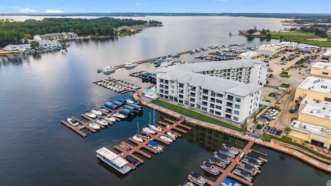 Building Photo - 15260 TX-105 Unit 202