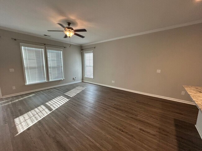 Photo - Spacious End Unit in Prime Location!