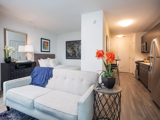 674 N Wells St Unit 1904