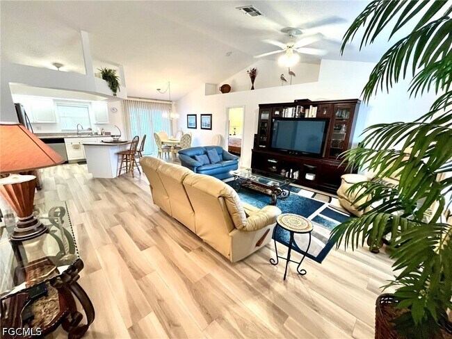 Photo - 818 SW 8th Pl