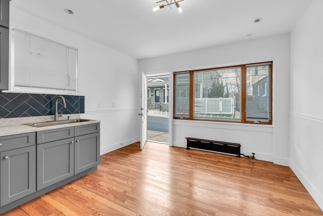 Photo - 127 Maple Ave Unidad 1st Floor