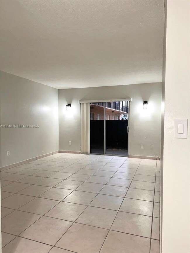 Photo - 10786 N Kendall Dr Unidad D13