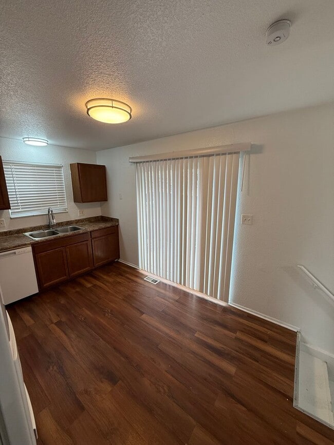 Photo - Lansing27 Unit #27