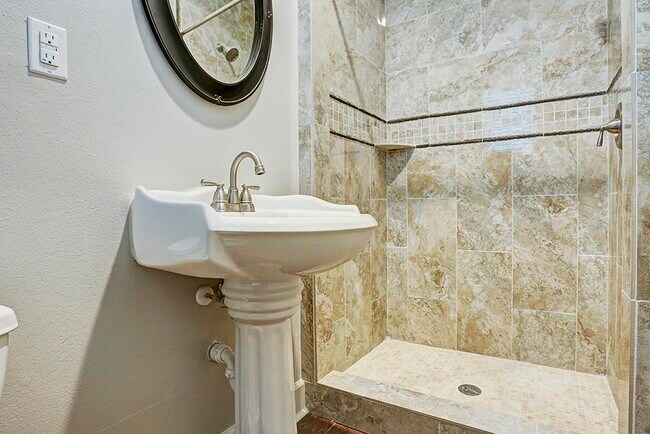 Photo - 6722 Avenue F