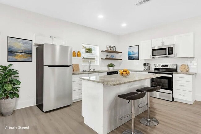 Building Photo - 2105 Walnut St Unit 2105 Walnut st - Main House