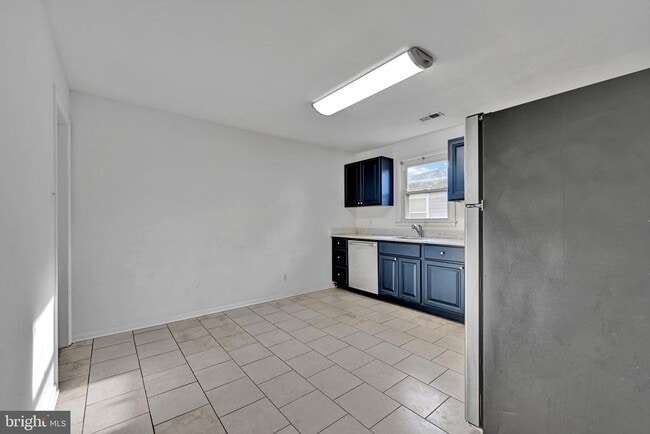 Building Photo - 811 Seagrove Rd Unit 811