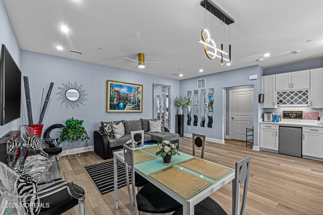 Building Photo - 64 Sheridan Ave Unit B Rental