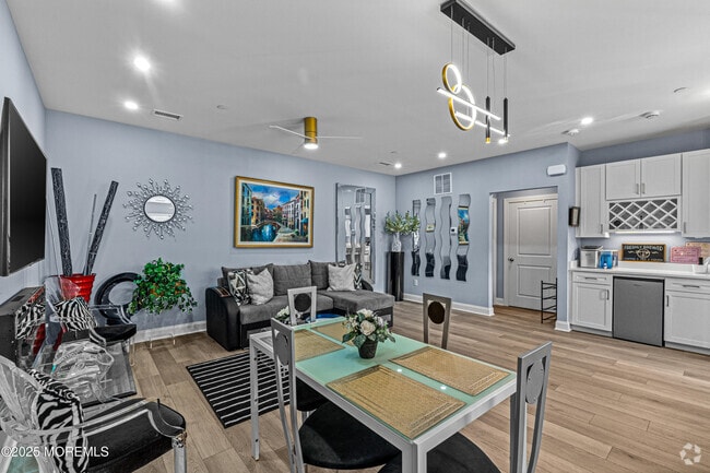 Building Photo - 64 Sheridan Ave Unit B Rental