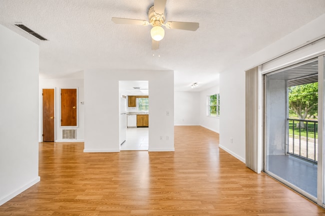 Photo - 428 Banana Cay Dr Unit E