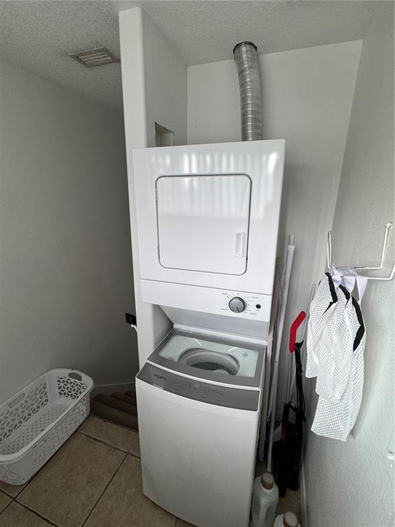 Photo - 3063 St Clair Ave