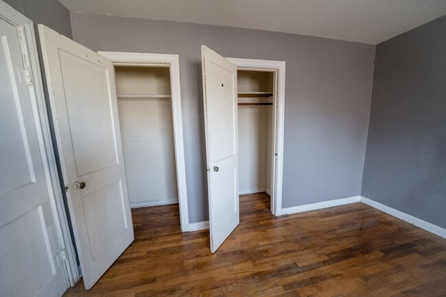 Building Photo - 2218 1/2 Chapman St Unit 2