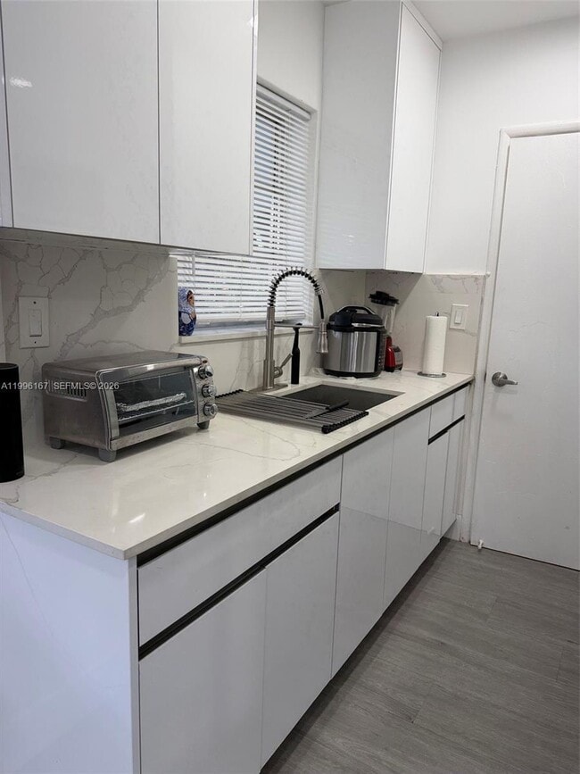 821 NE 6th St Unit 2
