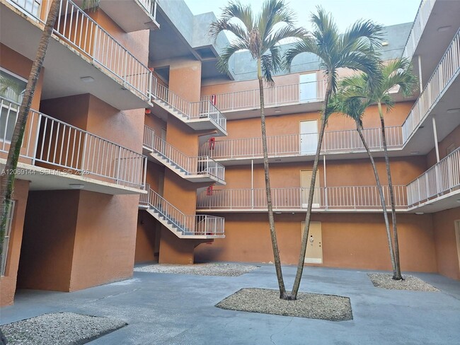 Photo - 17600 NW 68th Ave Unidad B4009