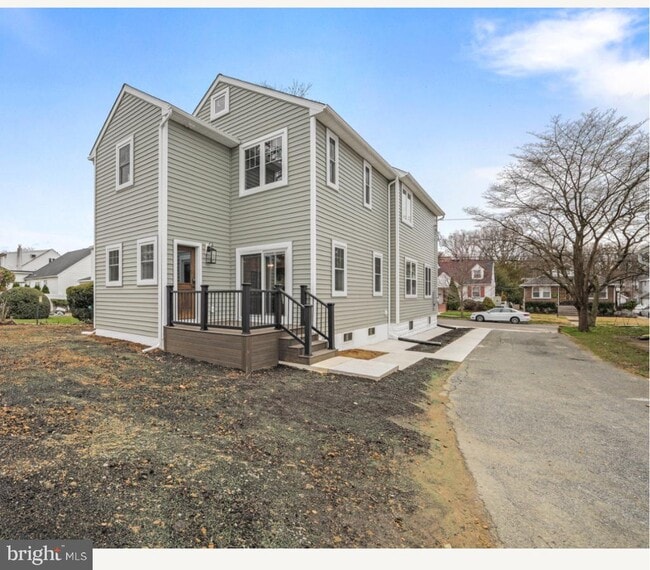 Photo - 1833 W High St