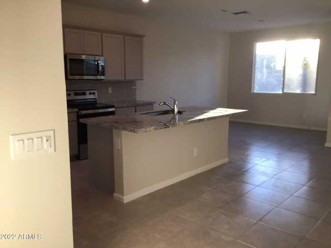 Photo - 691 S Silvercreek Pl
