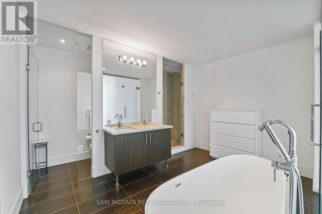 Photo - 29 Queens Quay E Unité 914