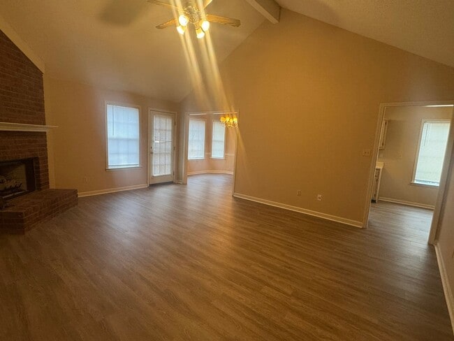 Photo - 1433 Milestone Dr