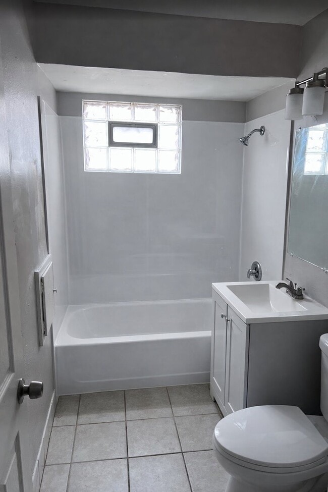 Photo - 6046 N 61st St