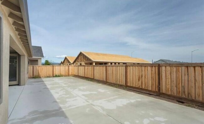 Photo - 443 Eel River Ln