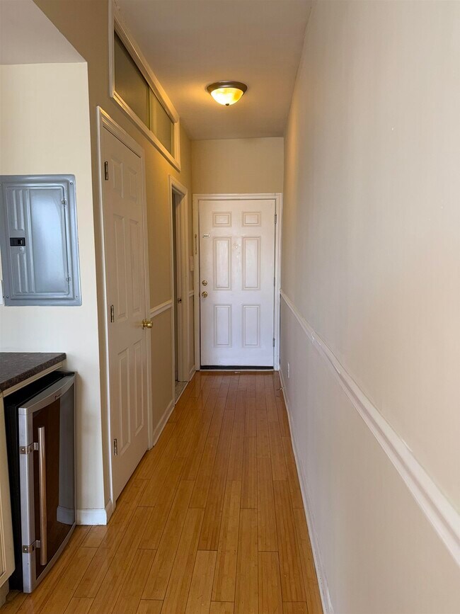 Photo - 998 Broadway