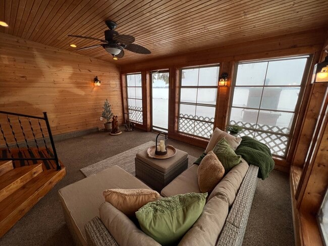 Building Photo - 14555 Breezy Point Rd Rental