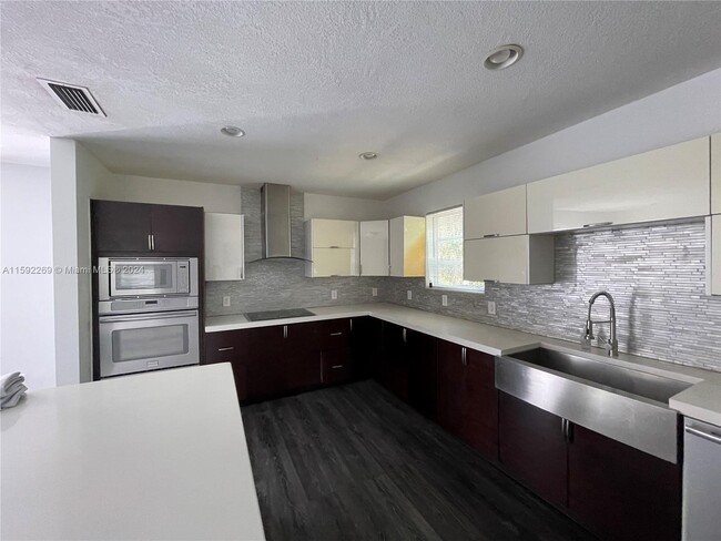 Building Photo - 4021 Red Rd Rental