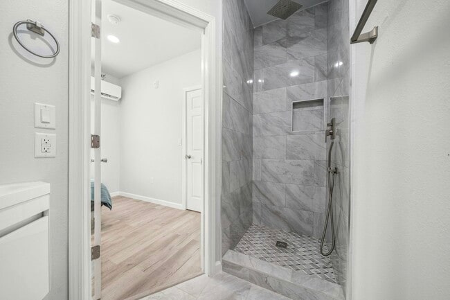 Photo - 2813 Church St Unit F