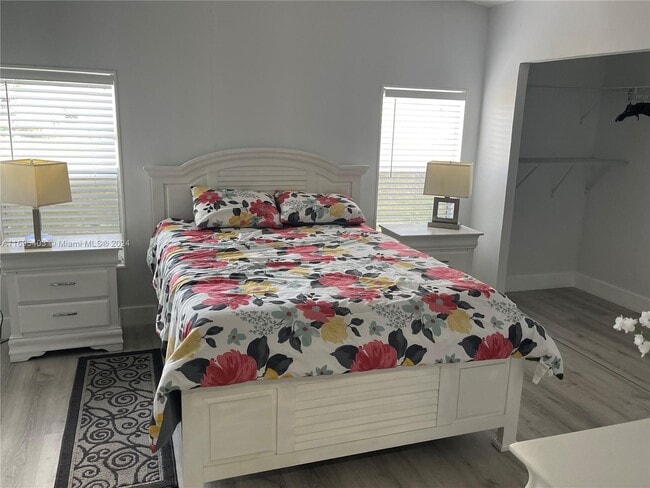 Photo - 815 Sunglow St