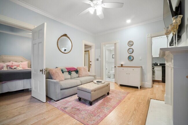 Building Photo - 447 Marlborough St Unit 2