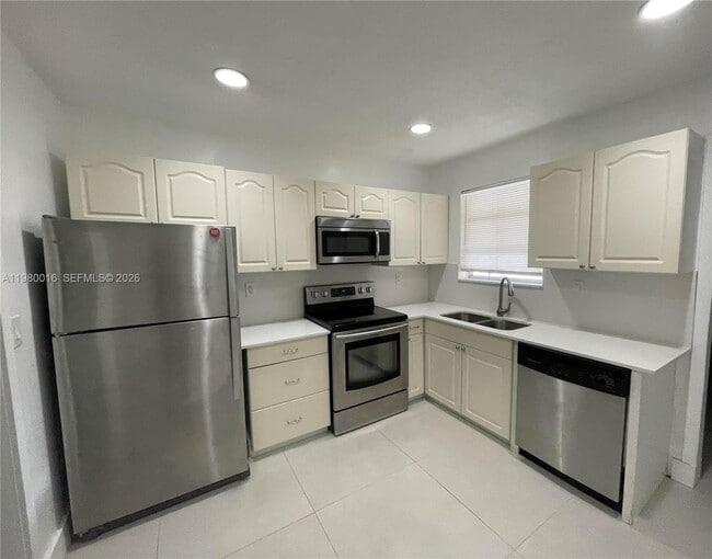 930 Benevento Ave Unit 930