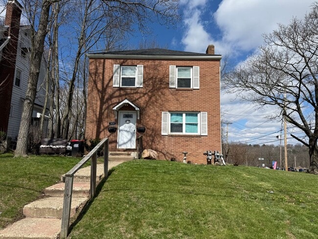 Building Photo - 325 E Englewood Ave Unit 325 E Englewood  2