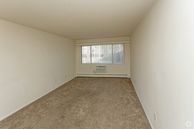 1BR, 1BA - 650SF - Living Area