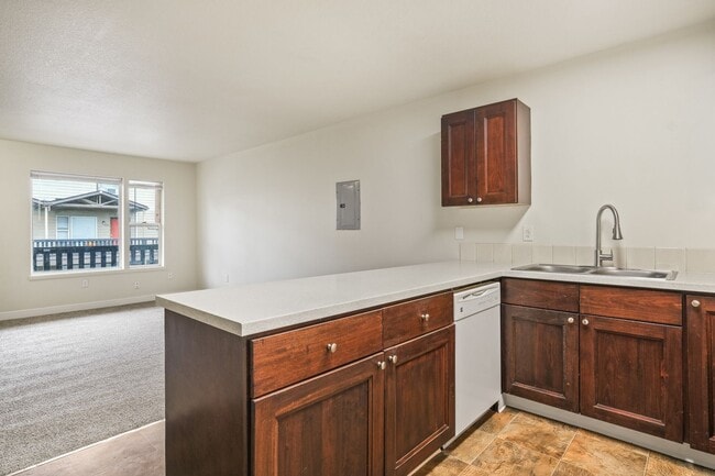 Photo - 12221 SE Steele Unidad 12225