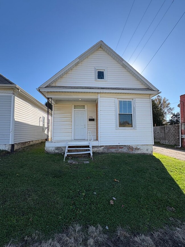 1516 Mitchell Ave. Saint Joseph, MO 64503 - 1516 Mitchell Ave. Saint Joseph, MO 64503 House