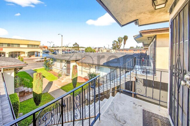 Photo - 2303 W Beverly Blvd